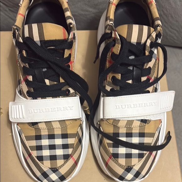 Burberry sneakers - Picture 11 of 12